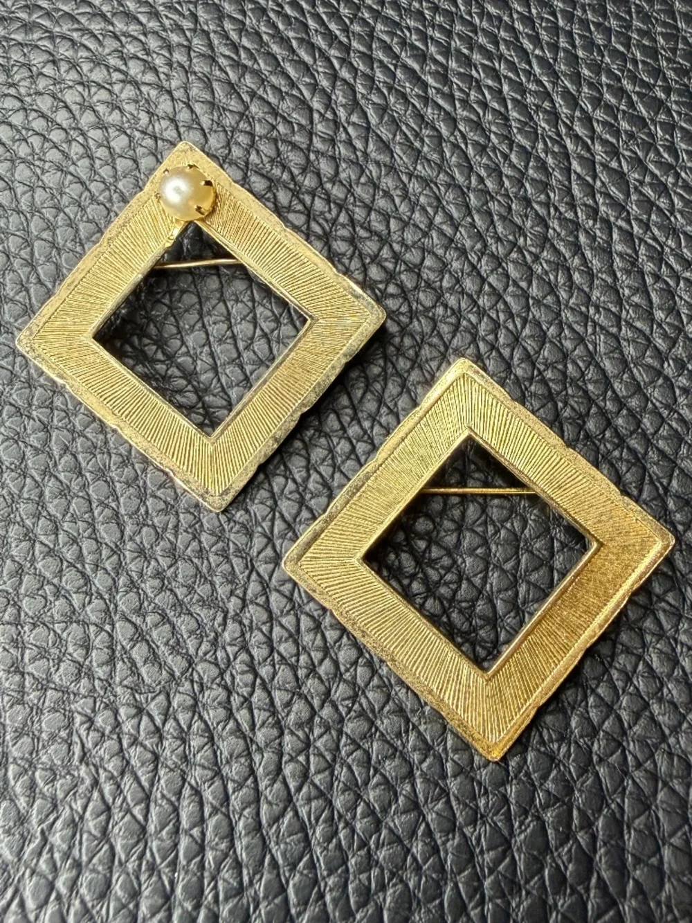 Pair of 2 Vintage MCM Gold Tone Textured Square Brooch Pins w/Faux Pearl  1.25